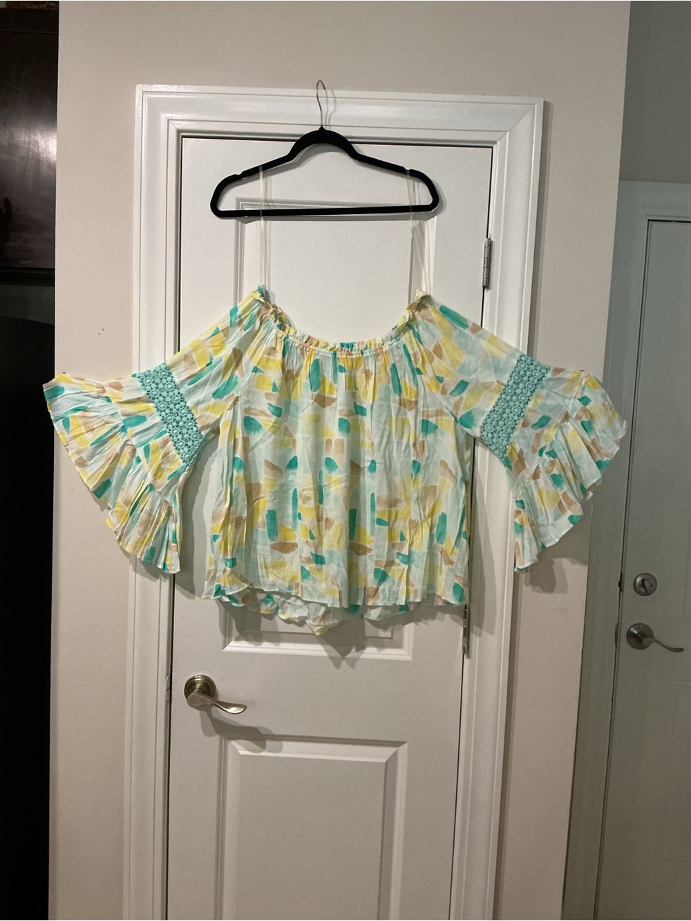 crown & ivy Off-Shoulder Ruffle Sleeve Blouse in Mint & Yellow